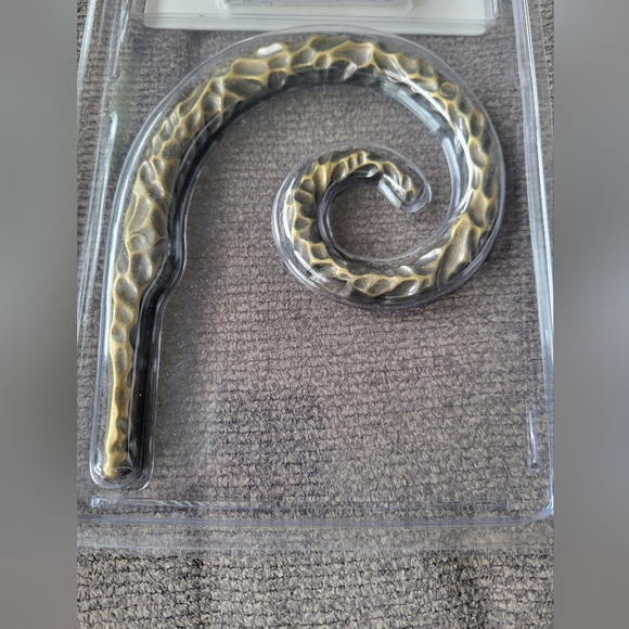 CROSCILL SCARF HOLDER/HOLDBACK Swirl gold tarnish pattern- NEW - Picture 2 of 2